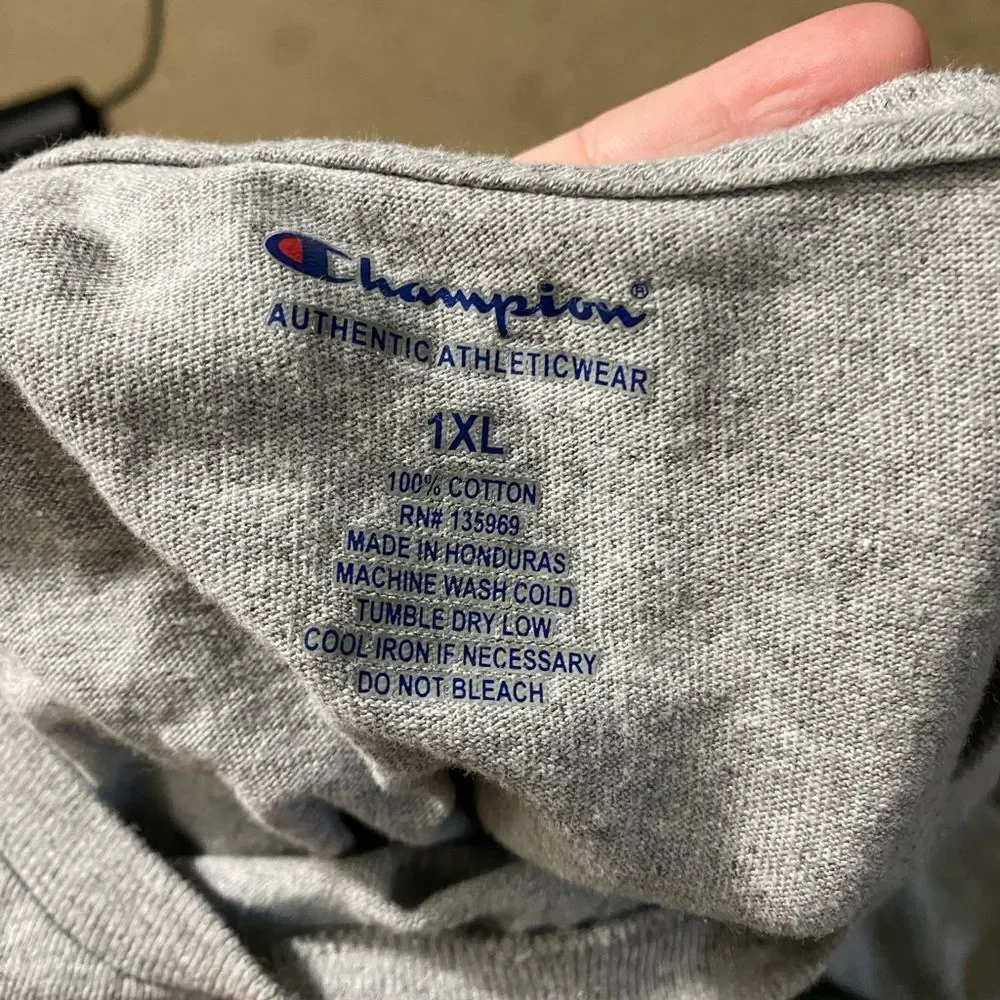 Champion Tshirt - Picture 3 of 3